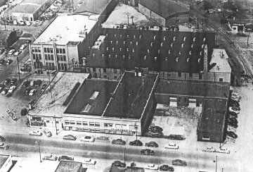Heathkit
                    plant 1950